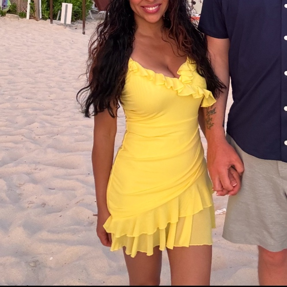 Yellow Dress - Picture 2 of 3